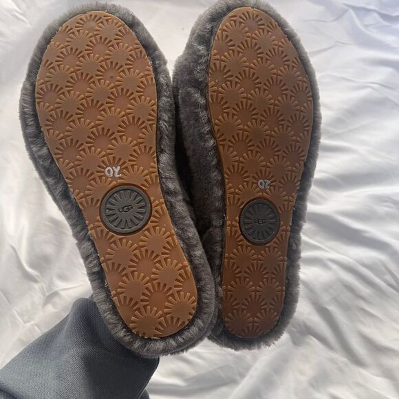 UGG Fluff Yeah Gray Slide - Picture 11 of 11